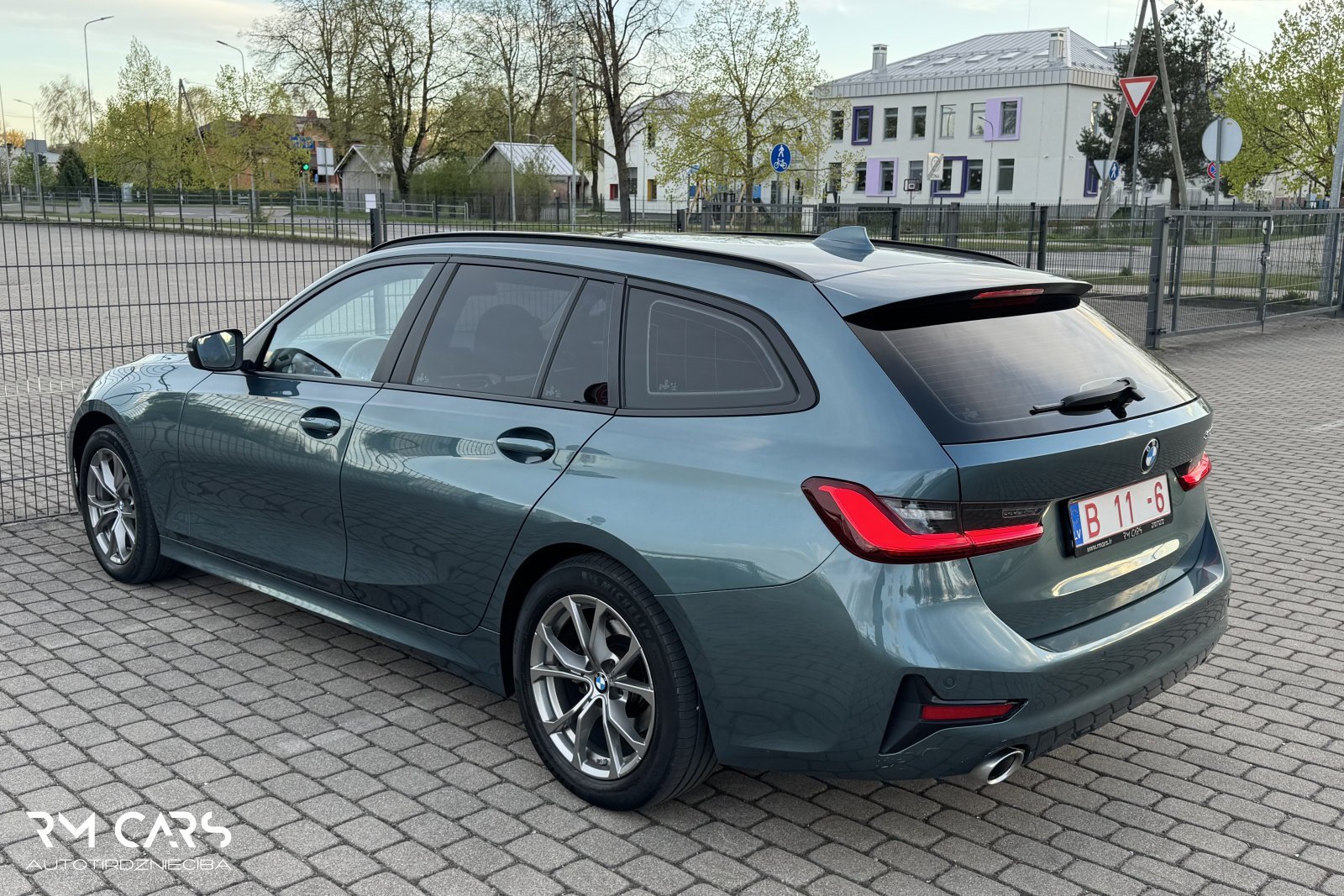 BMW 320