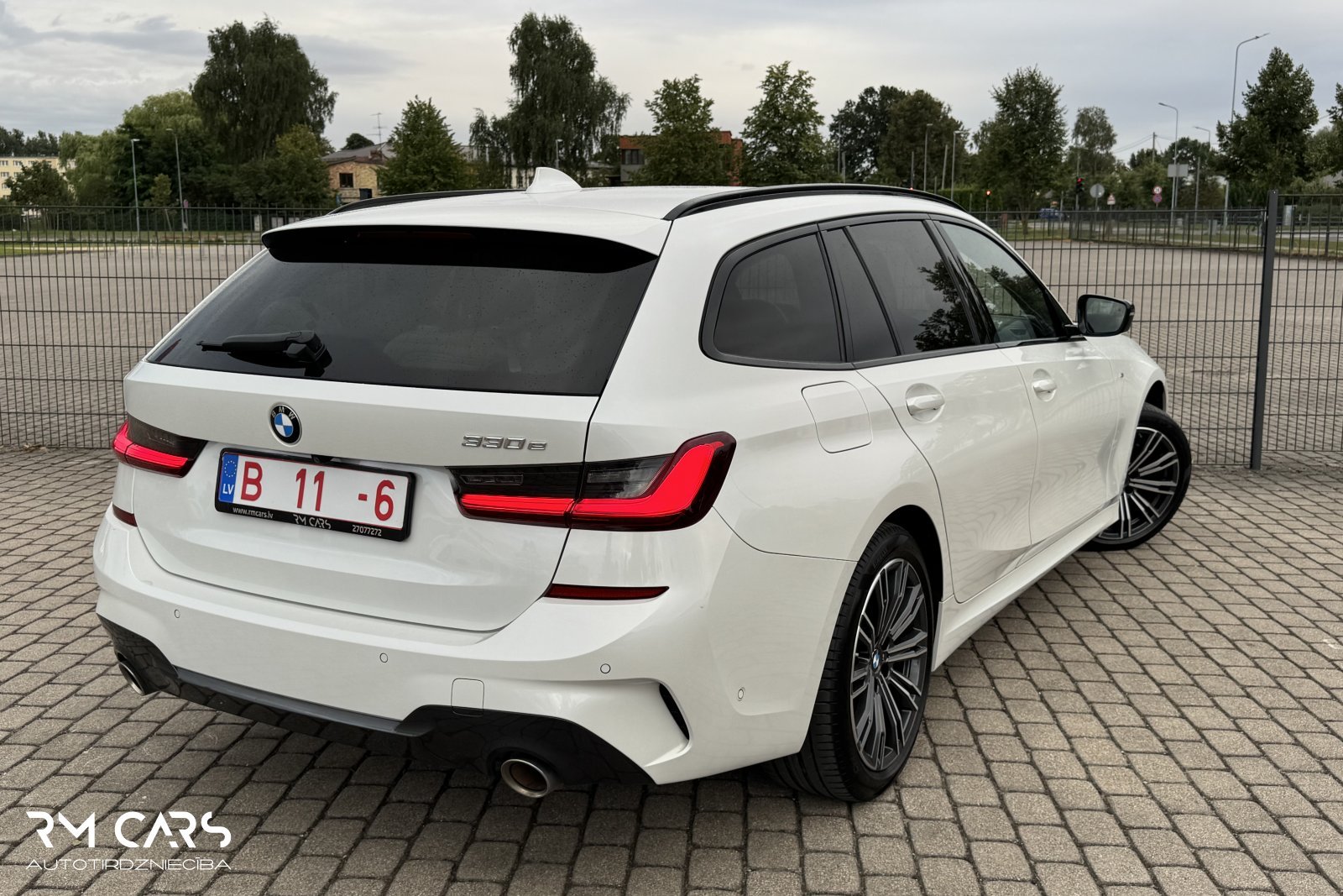 BMW 330