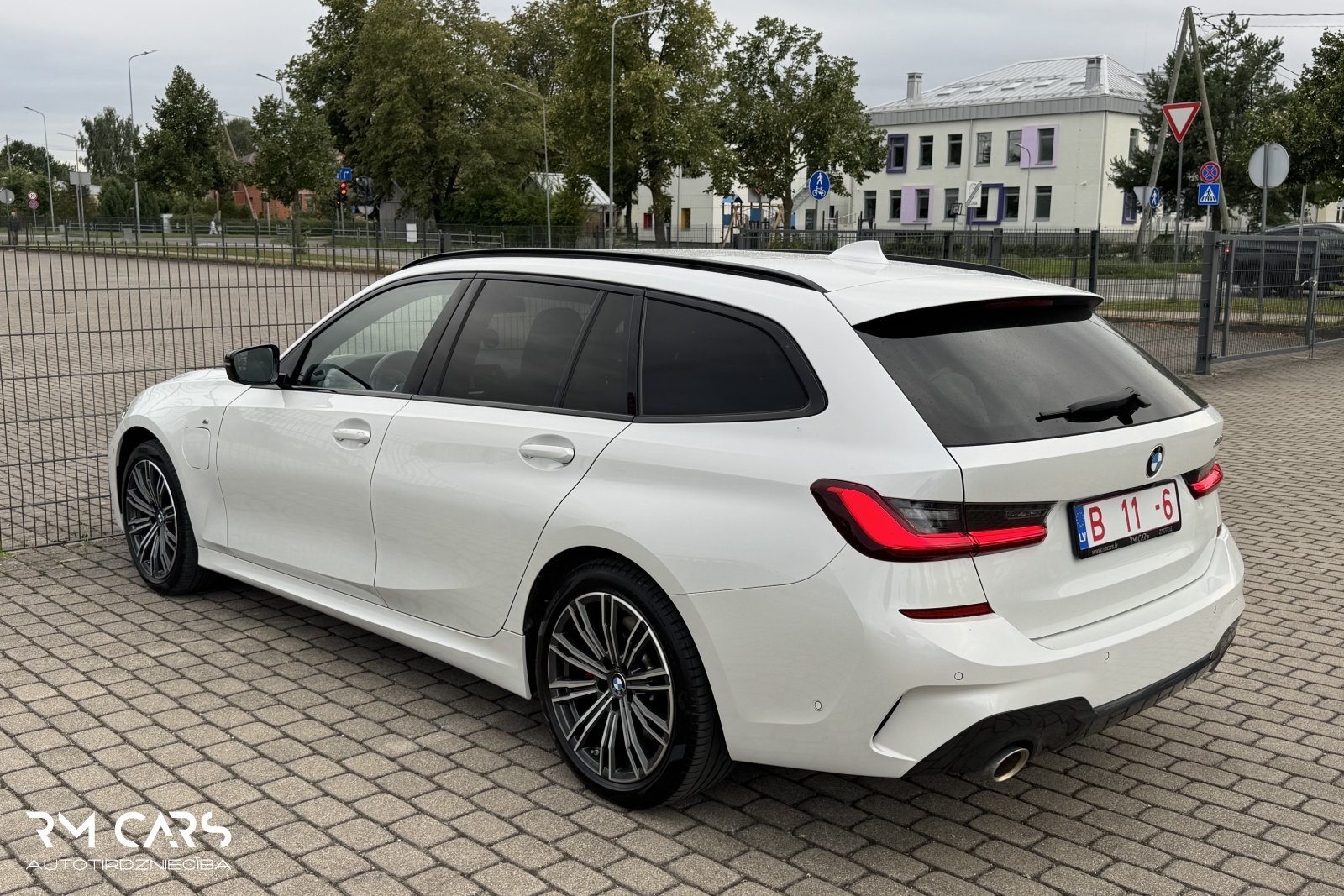 BMW 330