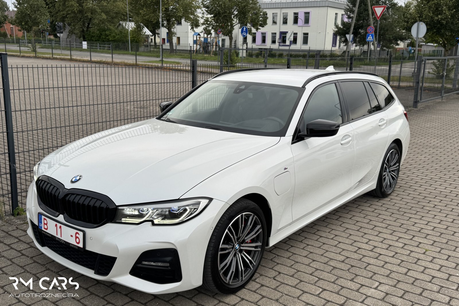 BMW 330
