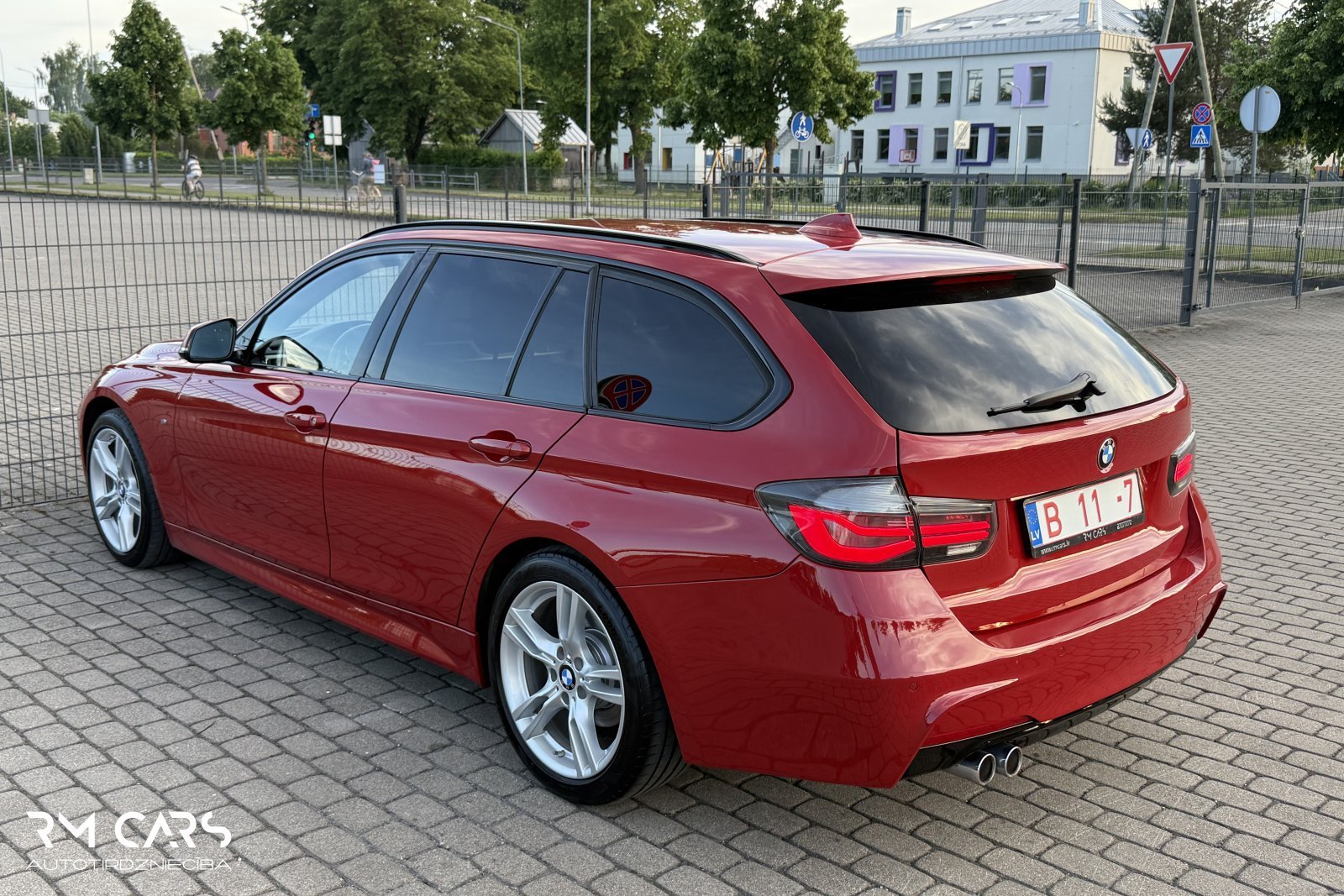 BMW 320