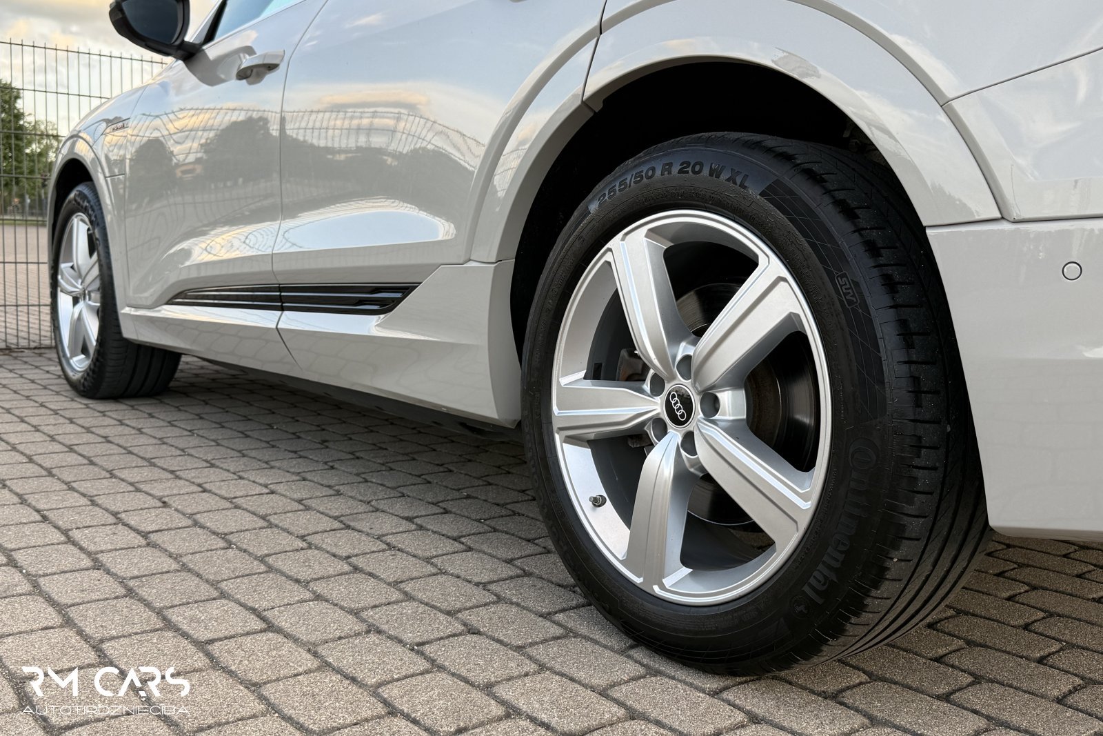 Audi e-tron