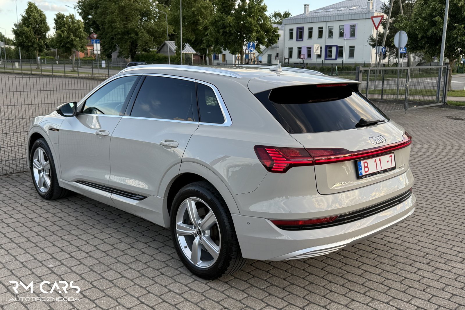 Audi e-tron
