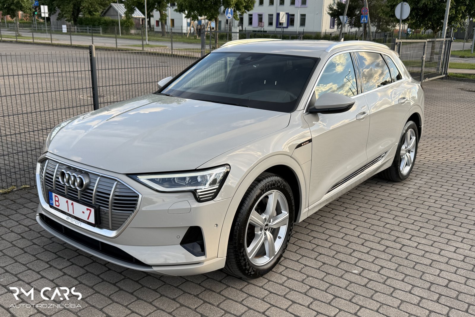 Audi e-tron