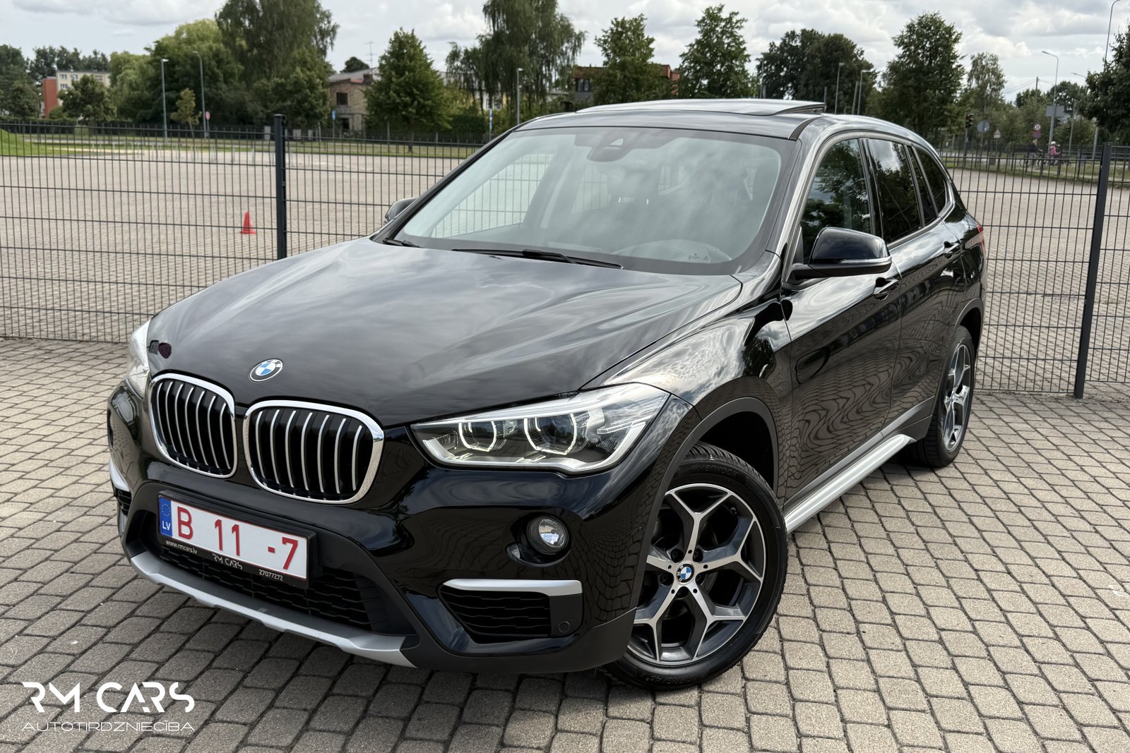 Car image 1