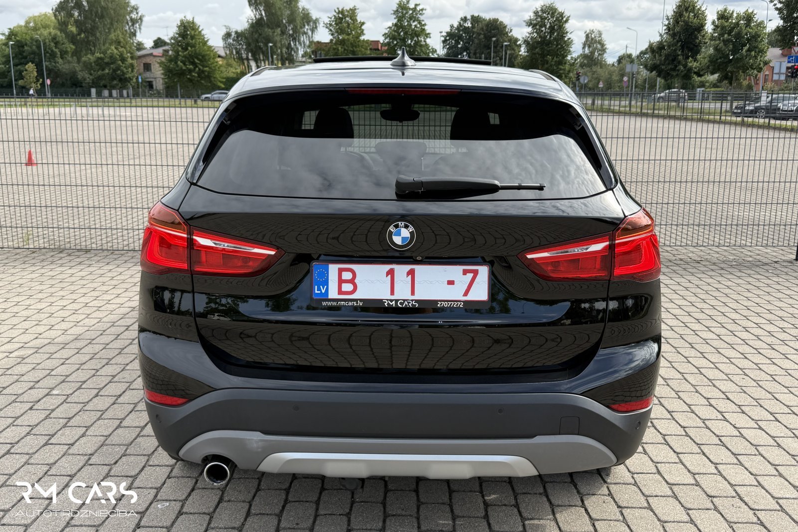Car image 5