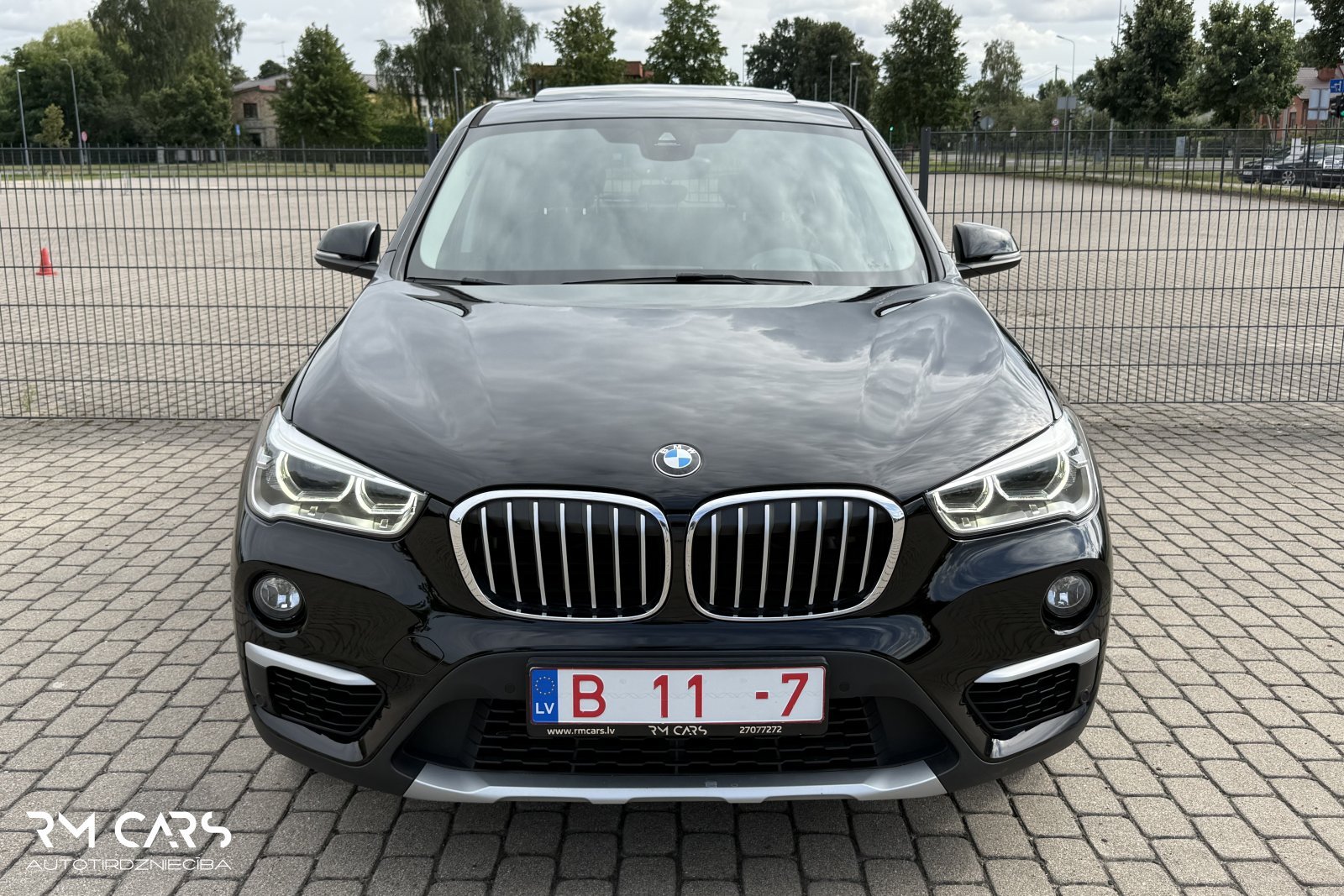 Car image 4