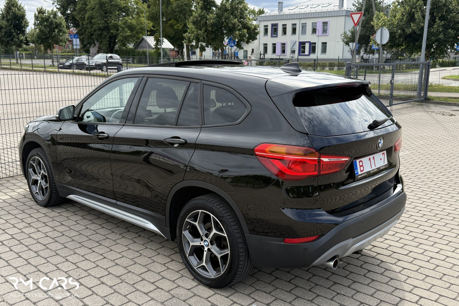 Car image 6