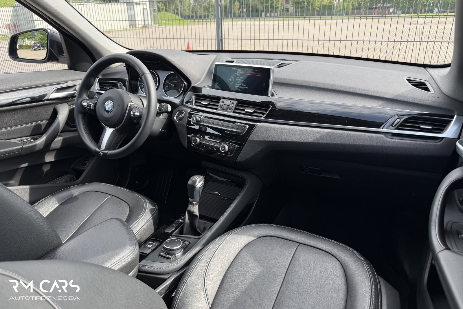 Car image 10