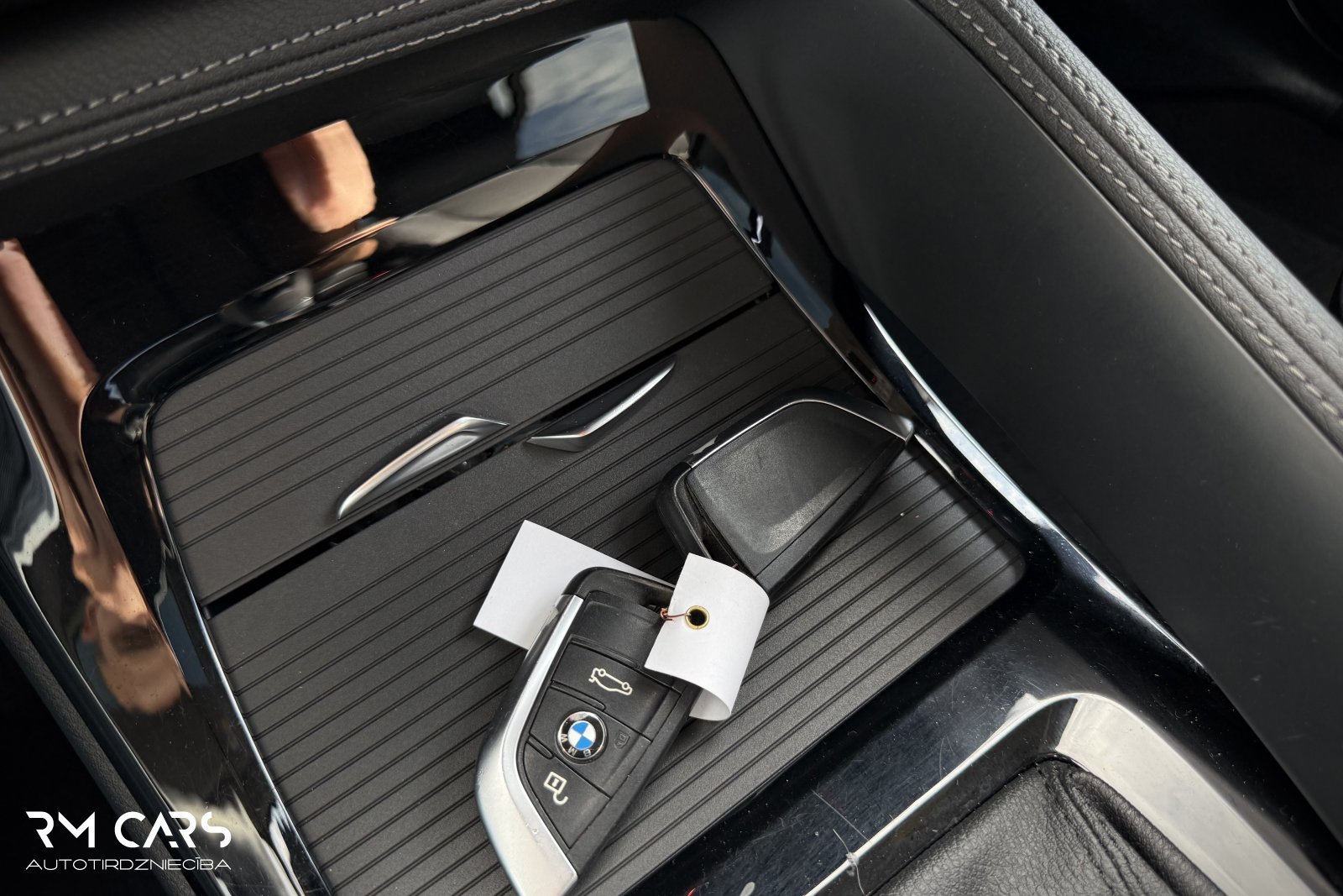 Car image 19