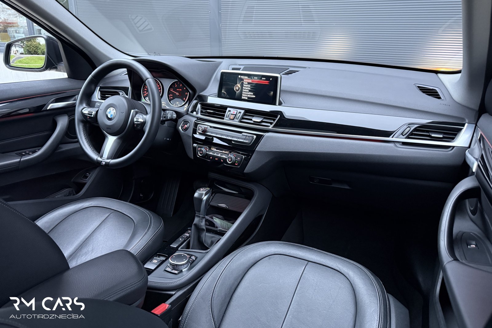 Car image 9