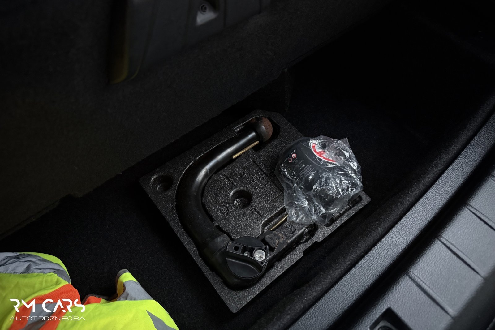Car image 25